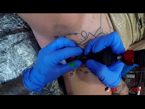 ❤️ Sully Savage-k izugarri tatuatu zuen klitorian tatuaje bat egin zuen ❤❌ Porno vk gurean eu.tukifporno.ru ☑